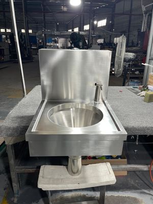 Acciaio inossidabile montato a parete 304/316 Utilità Single Bowl Sluice Lavabo Spray gun Rubinetto Con Valvola di Rientro Cisterna Per Ospedali, Cliniche Chirurgia Medica